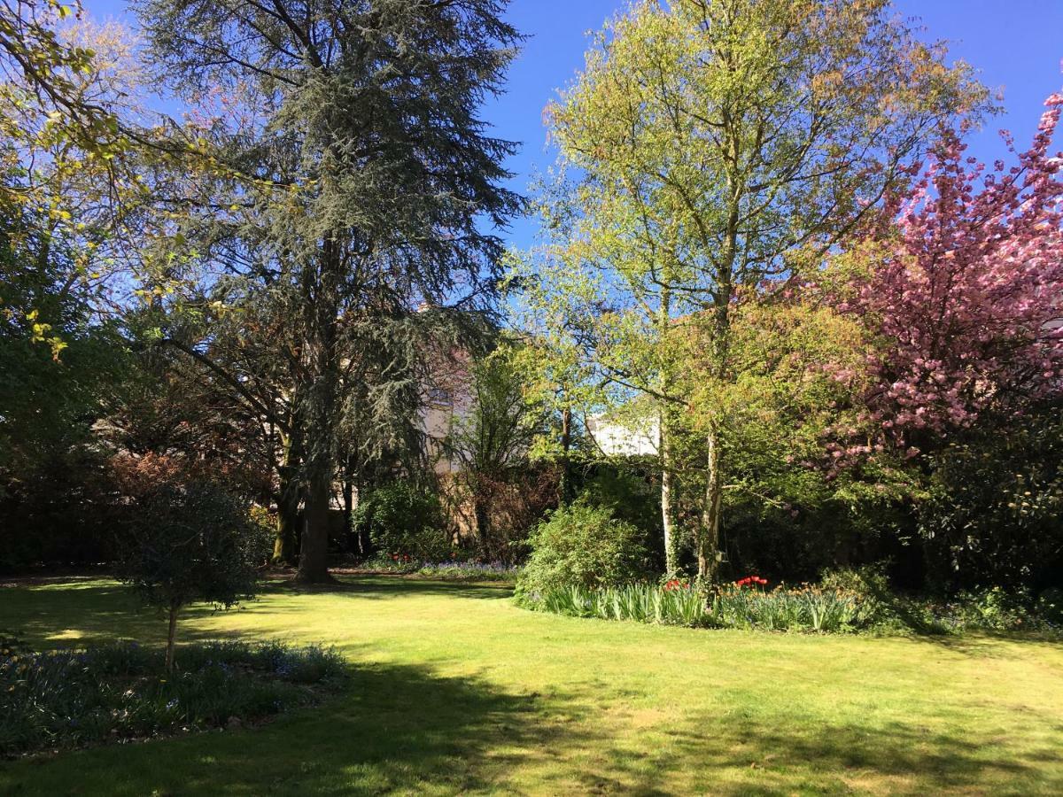 Au Rez De Jardin Hotel Cholet Exterior foto